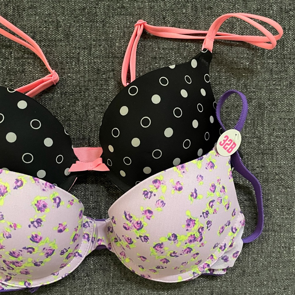 2 Victoria’s Secret bras, size 32B